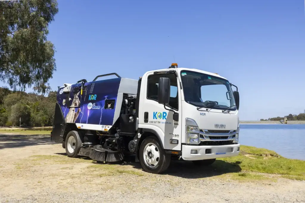 Schwarze A4 Storm street sweeper