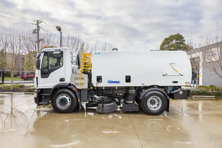 Schwarze GS6 Tempest street sweeper